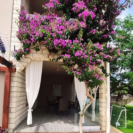 Διαμέρισμα Apartman Tina