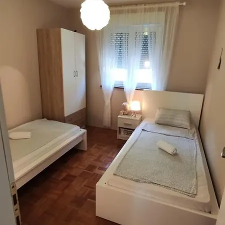 Διαμέρισμα Apartman Tina Vir