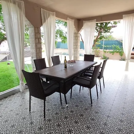 Apartman Tina *