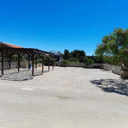 Apartman Tina Διαμέρισμα *